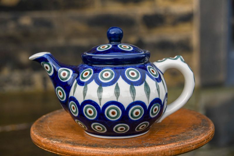 Polish pottery Small Teapot for one person in Peacock Leaf pattern.