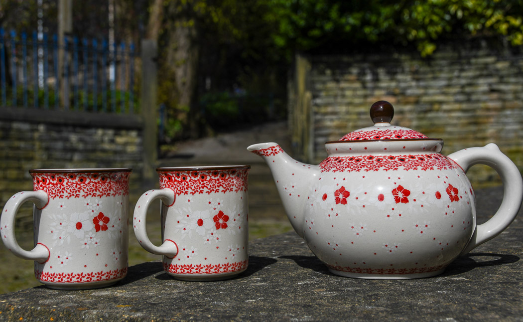 Polish Pottery Tea Mugs and Teapot Red and White Flowers by Ceramika Artystyczna